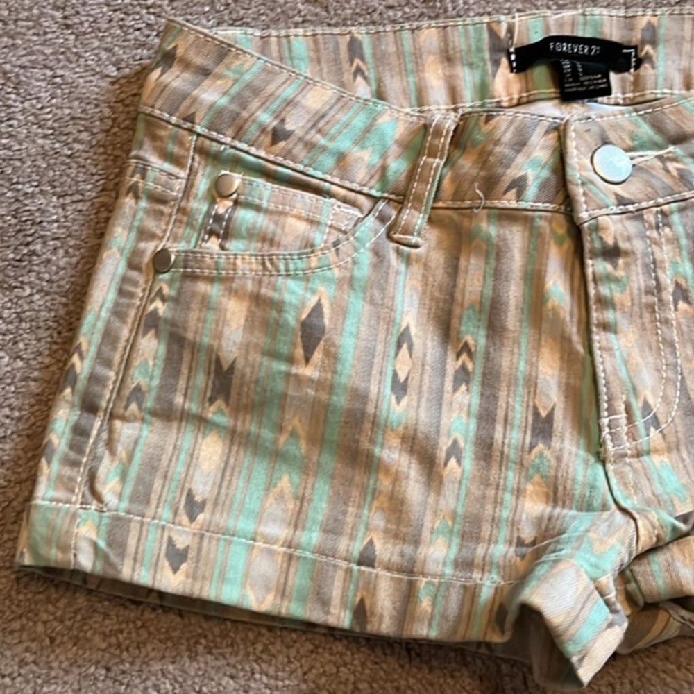 FOREVER 21 Jean Shorts Design Shorts - Size S